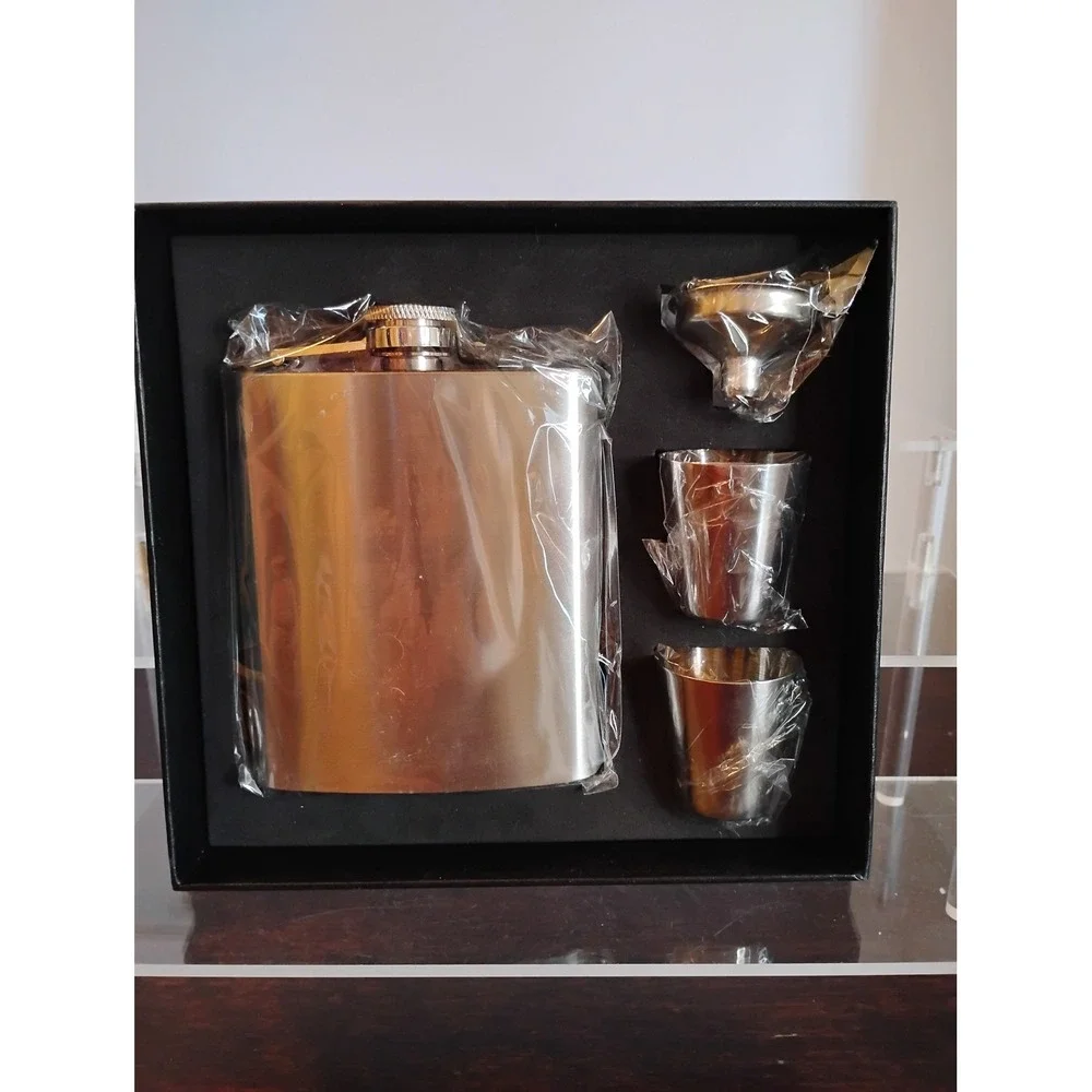 Stainless Steel Hip Flask Gift Set 8oz with 2 Shot Glasses and Funnel Silver